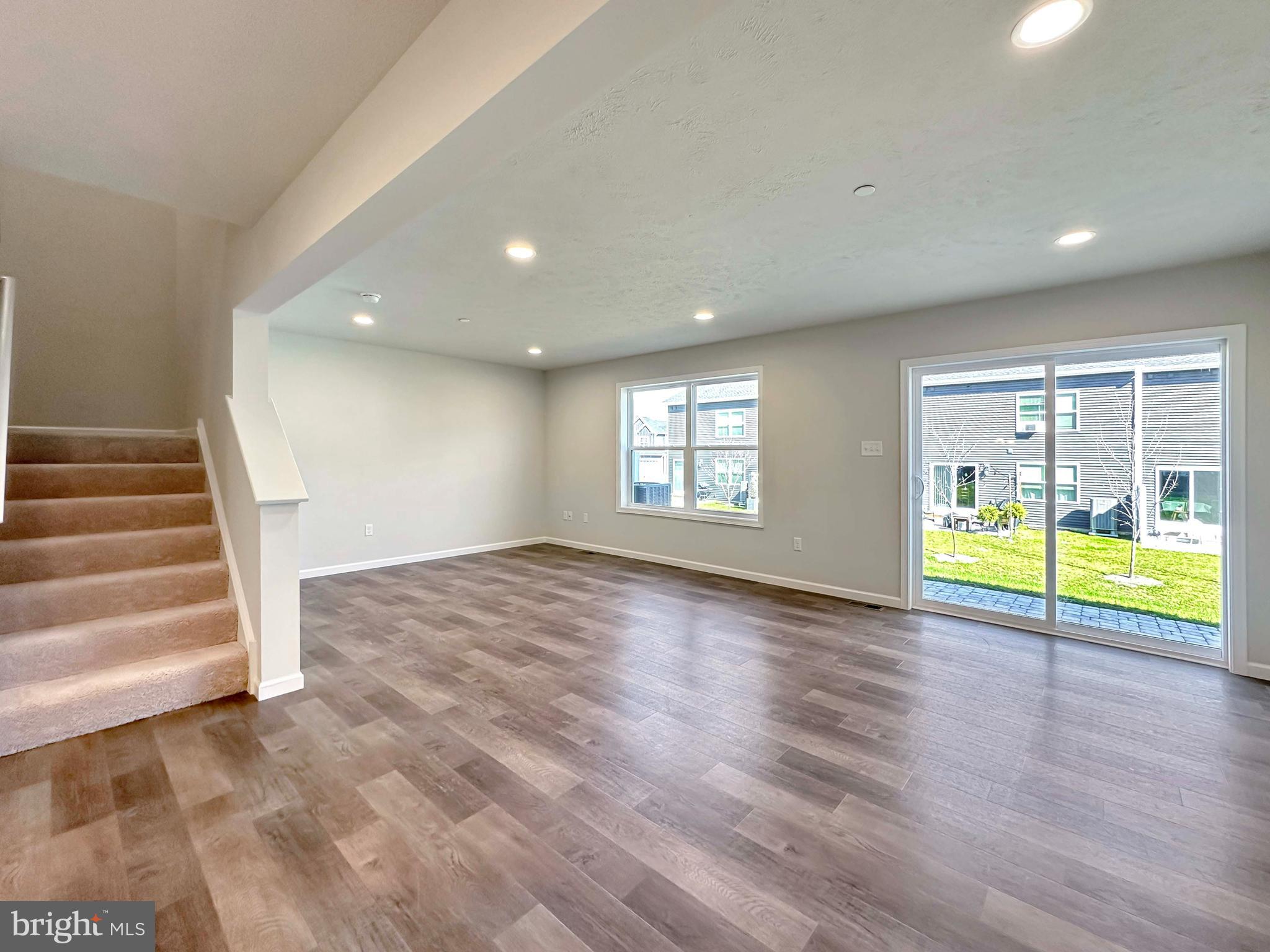 GRAYS POINTE - Residential