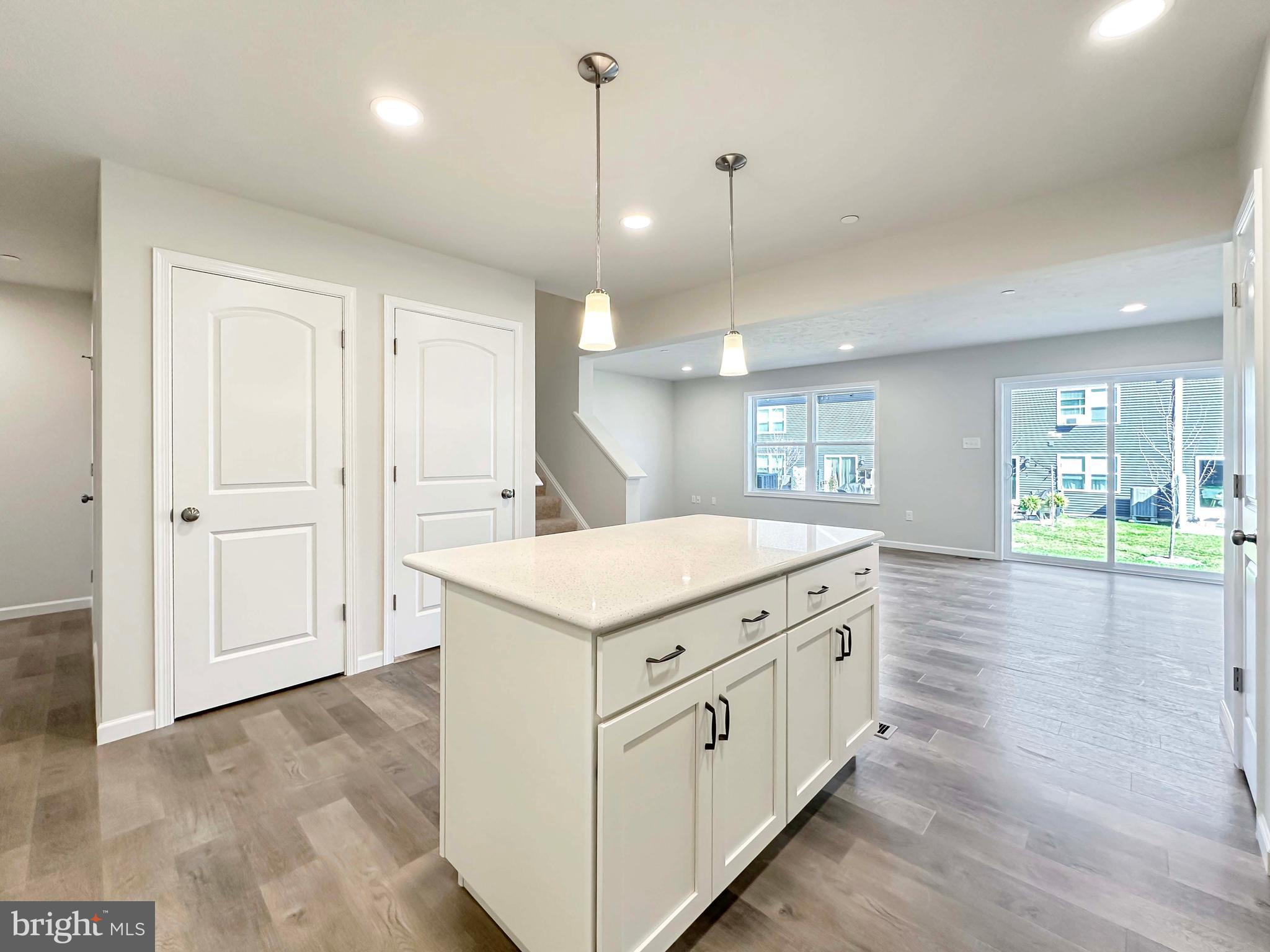 GRAYS POINTE - Residential