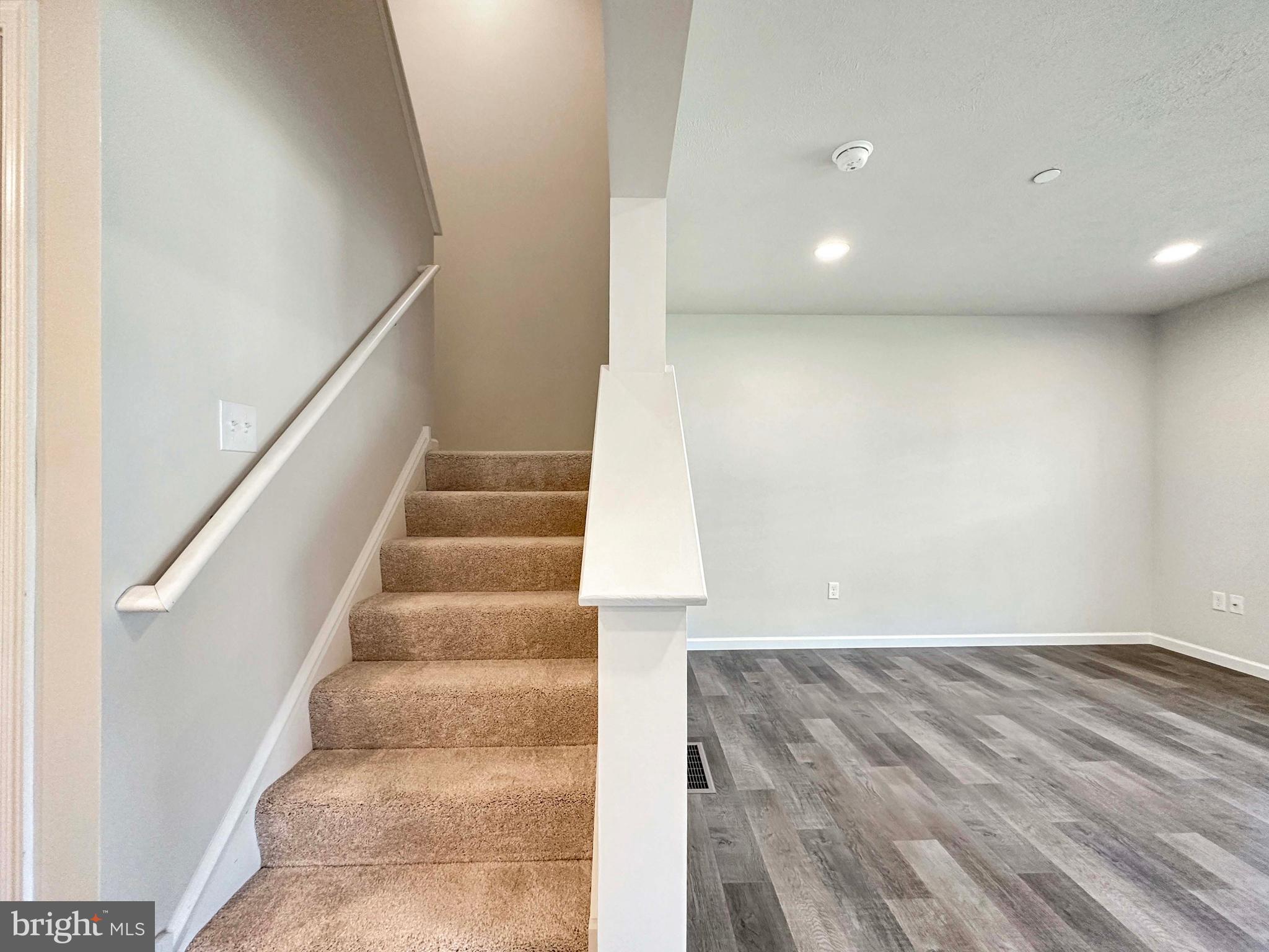 GRAYS POINTE - Residential