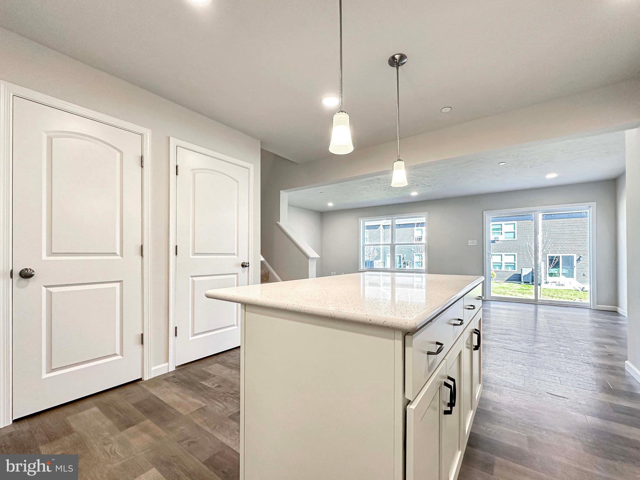 GRAYS POINTE - Residential