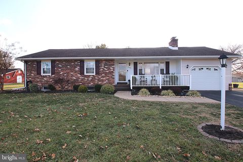 Photo of 22107 Beaverbrook Drive, SMITHSBURG, MD 21783 (MLS # MDWA2033090)