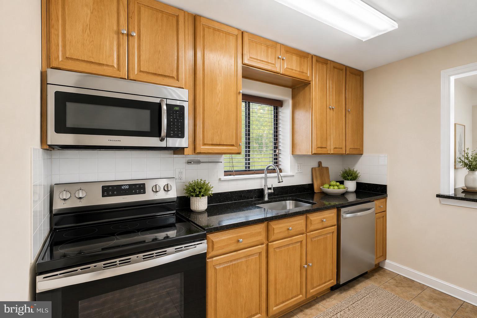 20 MONTGOMERY AVE D