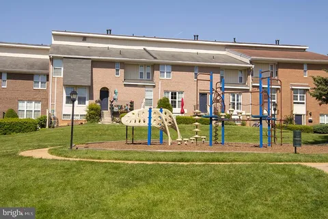 1699 Yale Place Unit 3B-526, Rockville, MD MLS: MDMC2213838