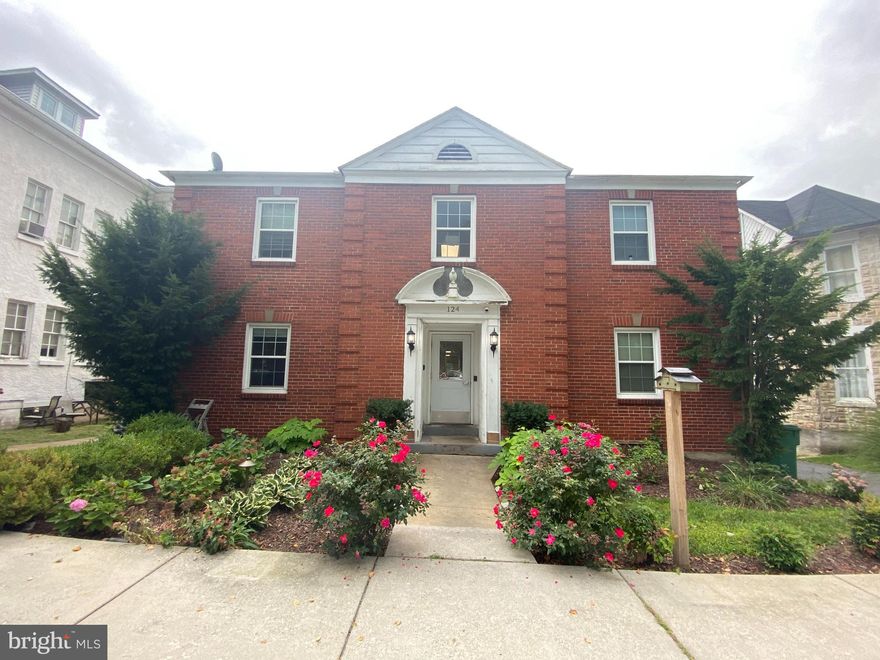 Charming 1 bedroom, 1 bath unit on the 3rd floor. Conveniently located in downtown Ranson, across the street from Jefferson Memorial Hospital and close to Rt 9 and 340 and Charles Town Races and Slots. Recently updated with newer flooring and granite countertops. Shared laundry room in basement and plenty of on street parking! No smoking, no pets!