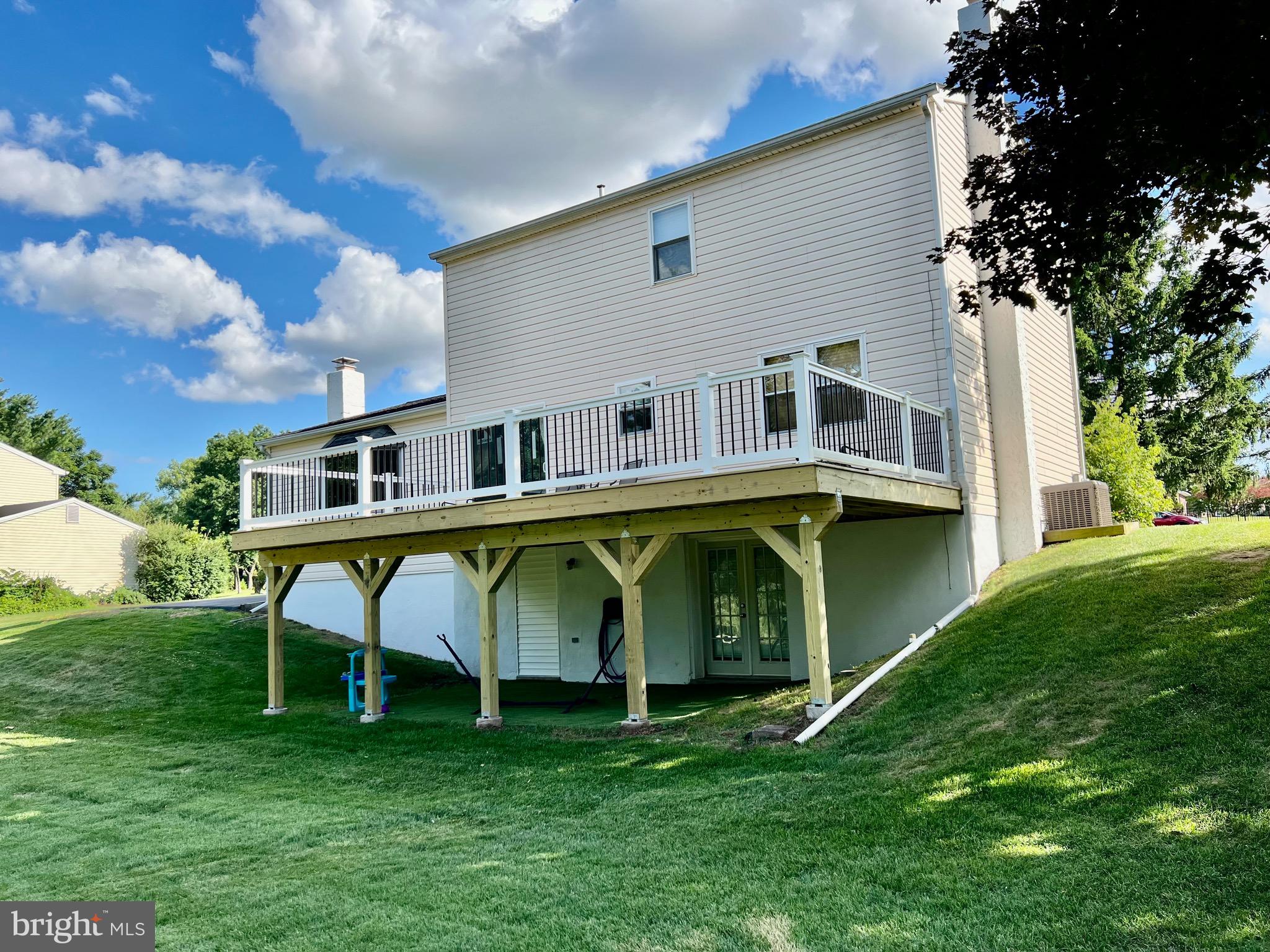 725 SCENIC DRIVE