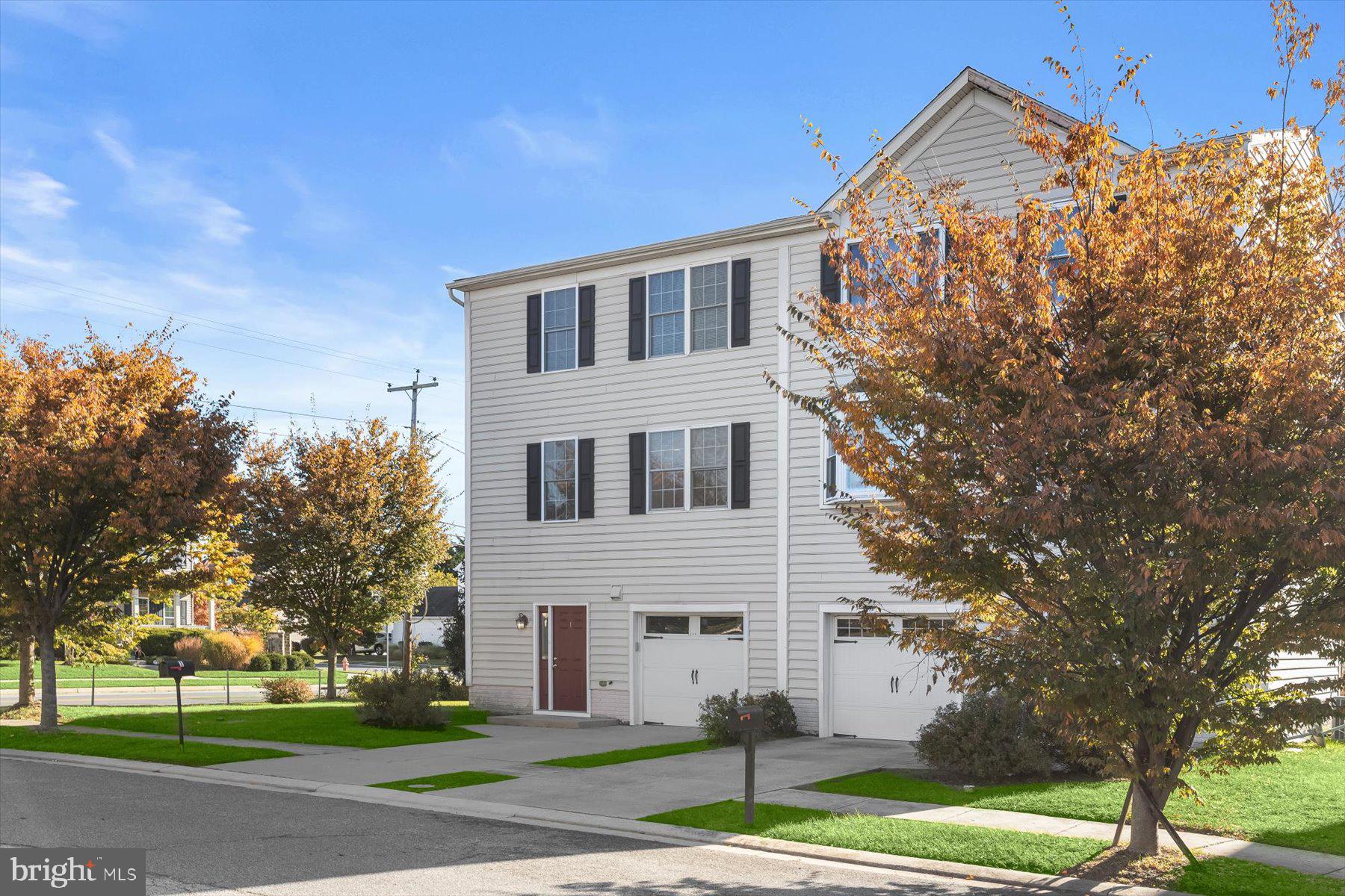 KARENDALE PLACE - Residential Lease