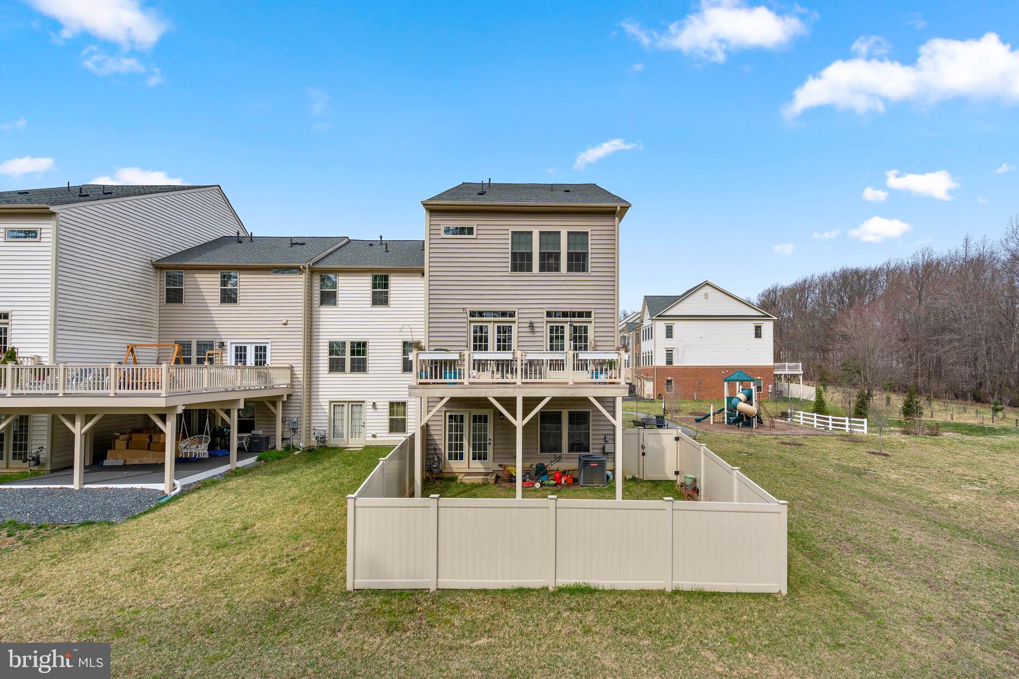 MANOR OAKS - Residential