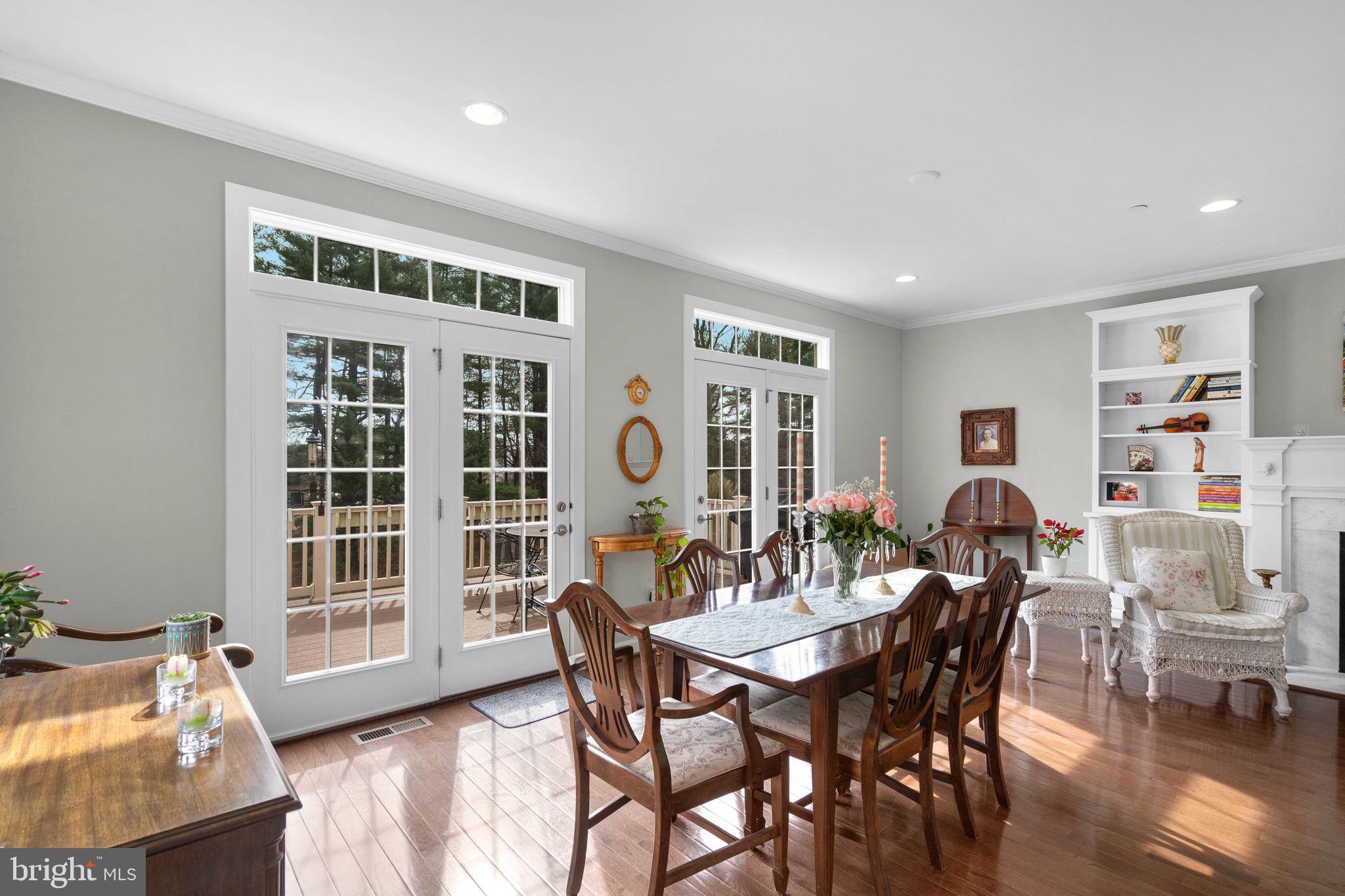 MANOR OAKS - Residential