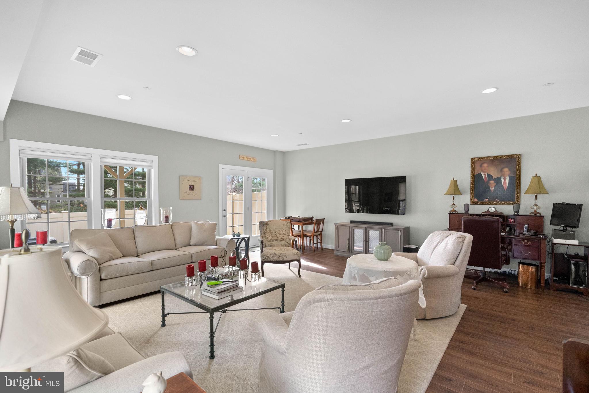 MANOR OAKS - Residential