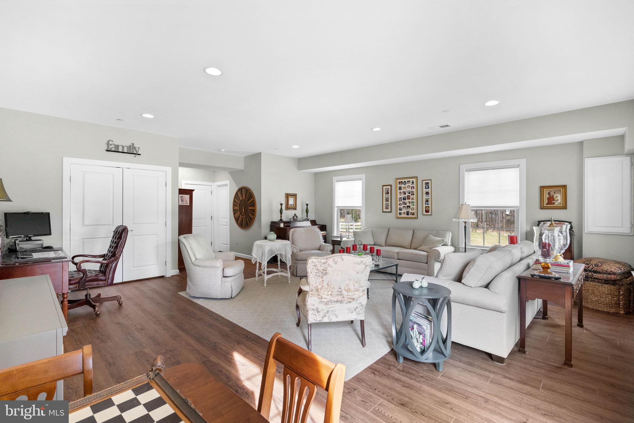 MANOR OAKS - Residential