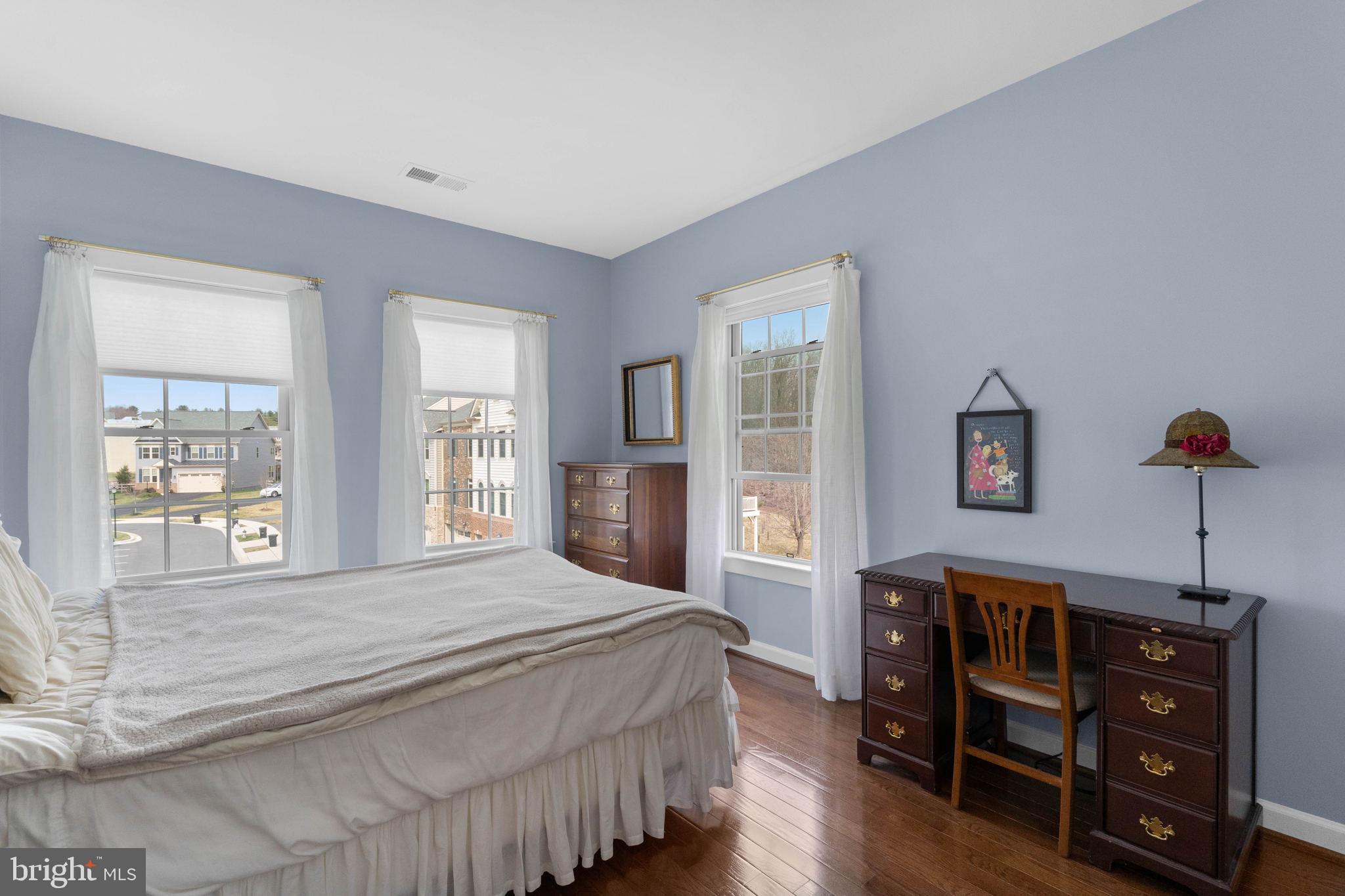 MANOR OAKS - Residential