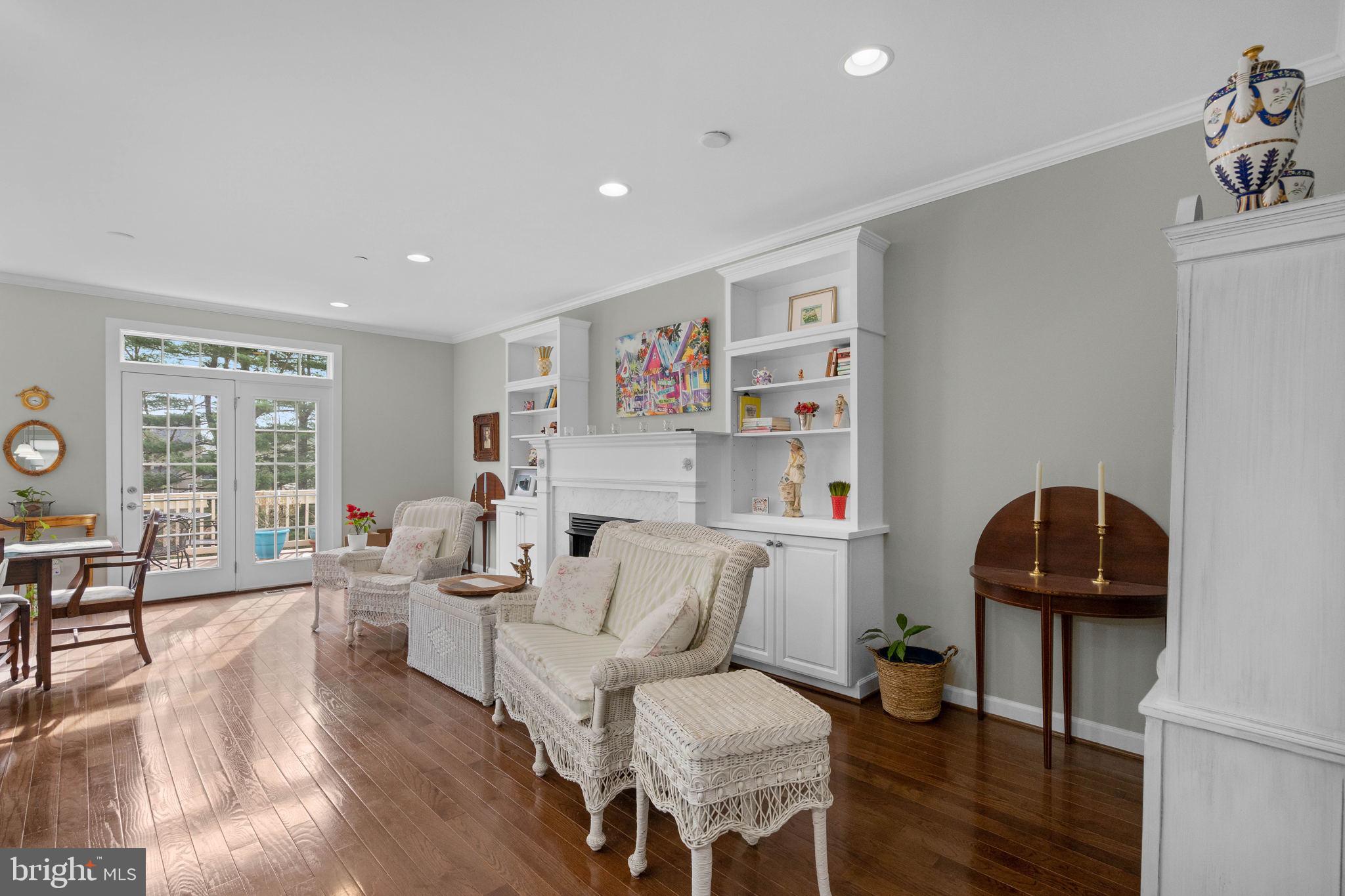 MANOR OAKS - Residential