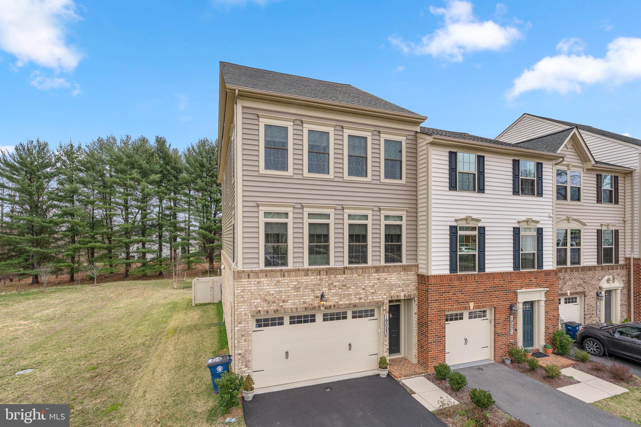 MANOR OAKS - Residential