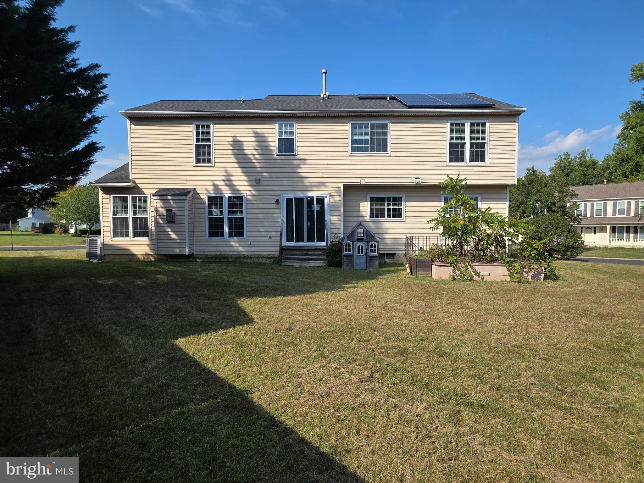 2215 COMMUNITY DRIVE