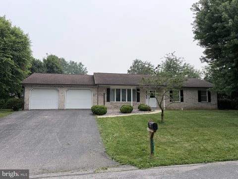 Homes For Sale - 2714 Fillmore Dr Dr<br/> CHAMBERSBURG, PA 17201