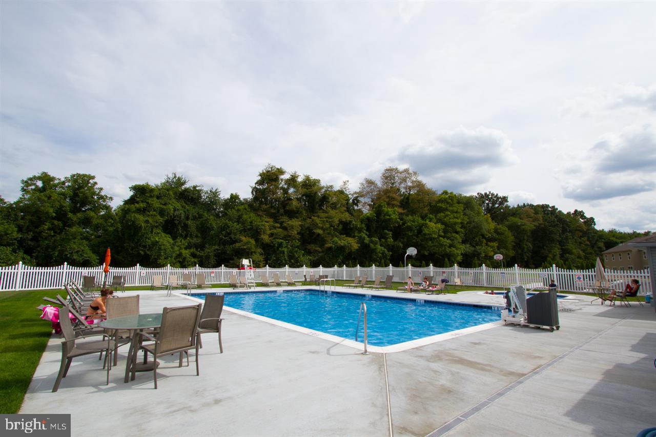 BUMBLE BEE HOLLOW - Residential