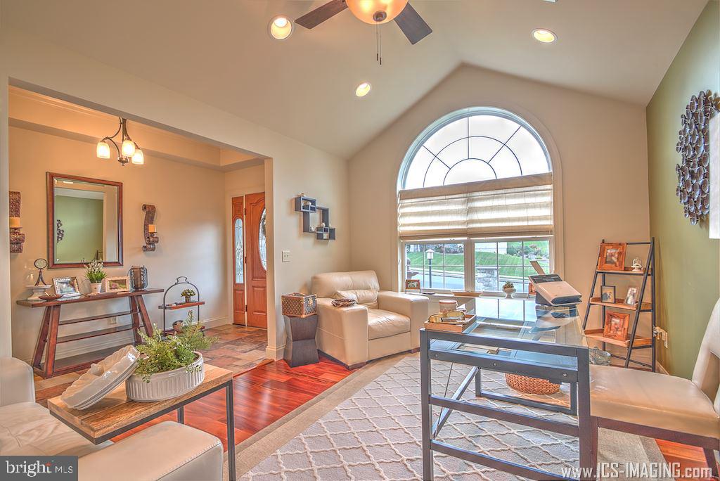 BUMBLE BEE HOLLOW - Residential