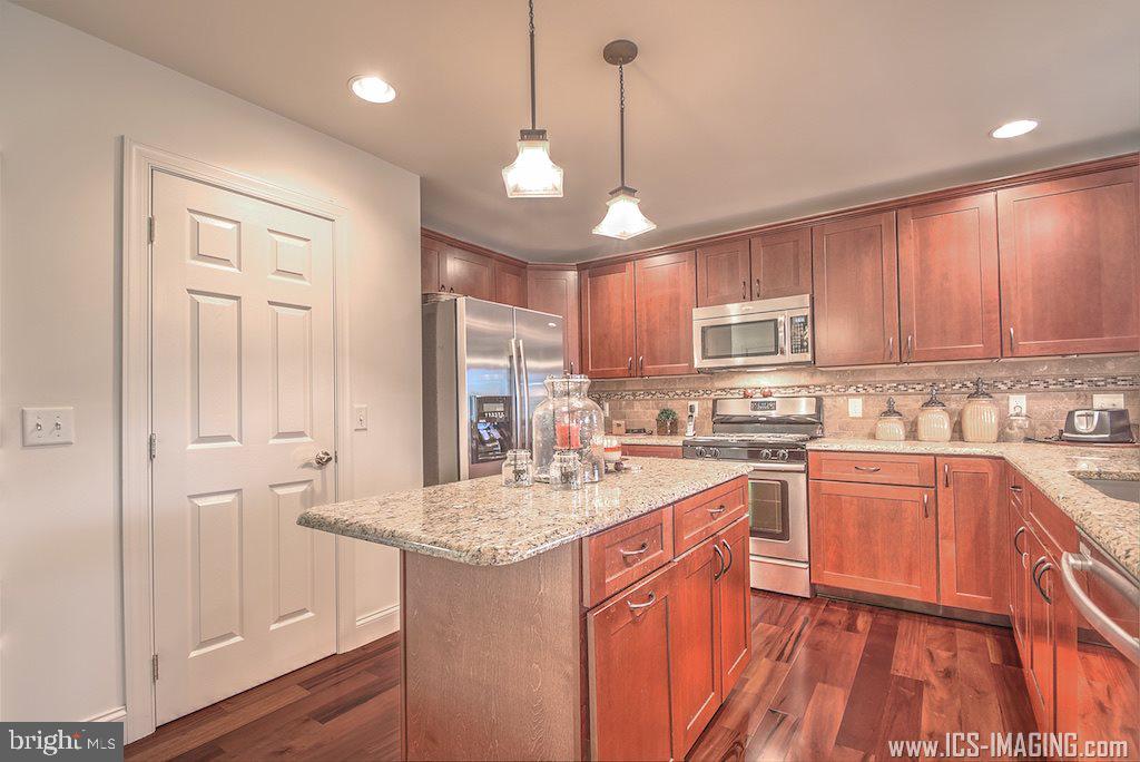 BUMBLE BEE HOLLOW - Residential