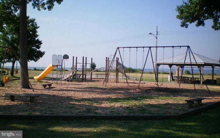 FRANKLIN MANOR BEACH - Residential