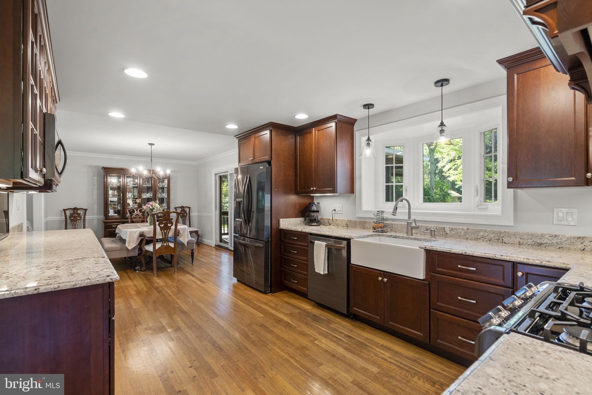 WILLIAMSBURG VILLAGE - Residential
