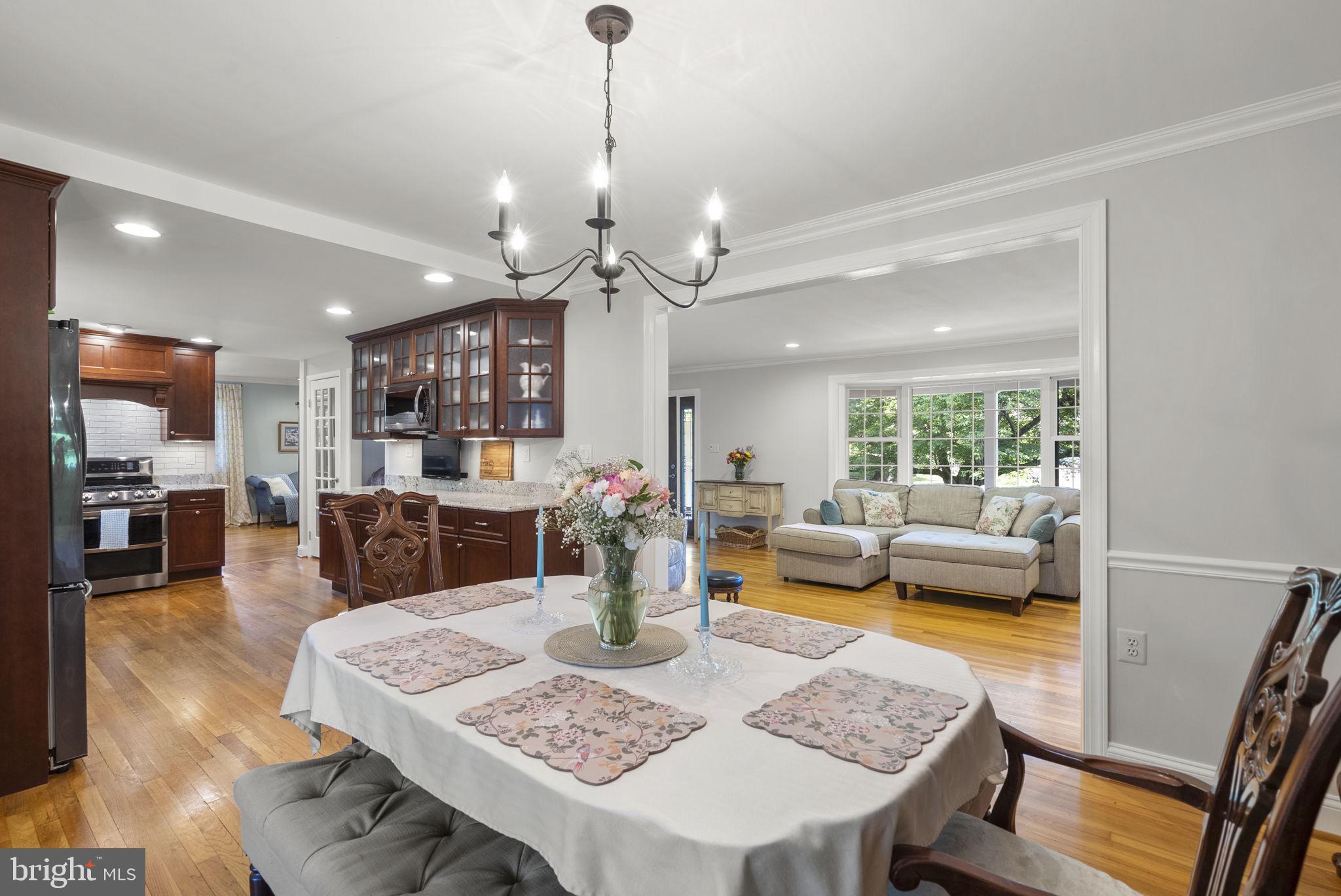 WILLIAMSBURG VILLAGE - Residential
