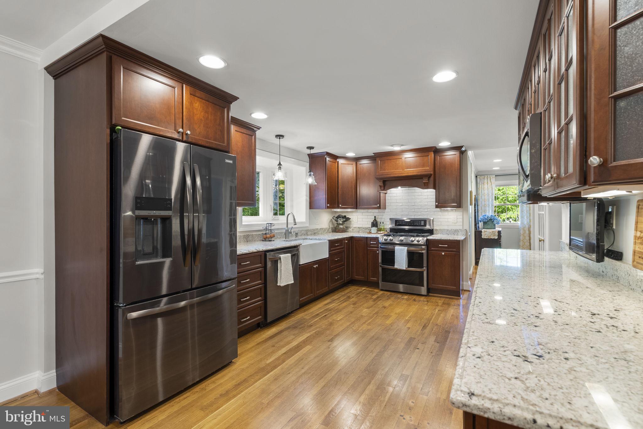 WILLIAMSBURG VILLAGE - Residential
