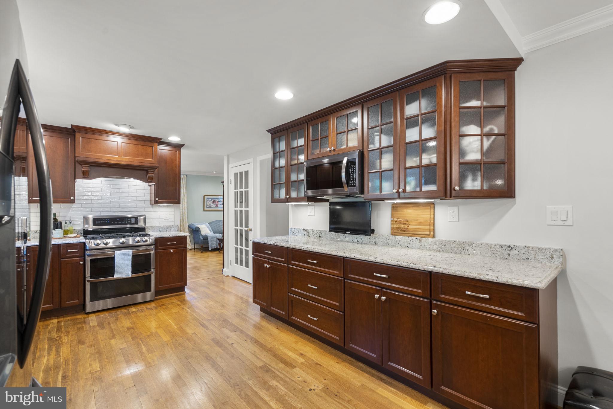 WILLIAMSBURG VILLAGE - Residential