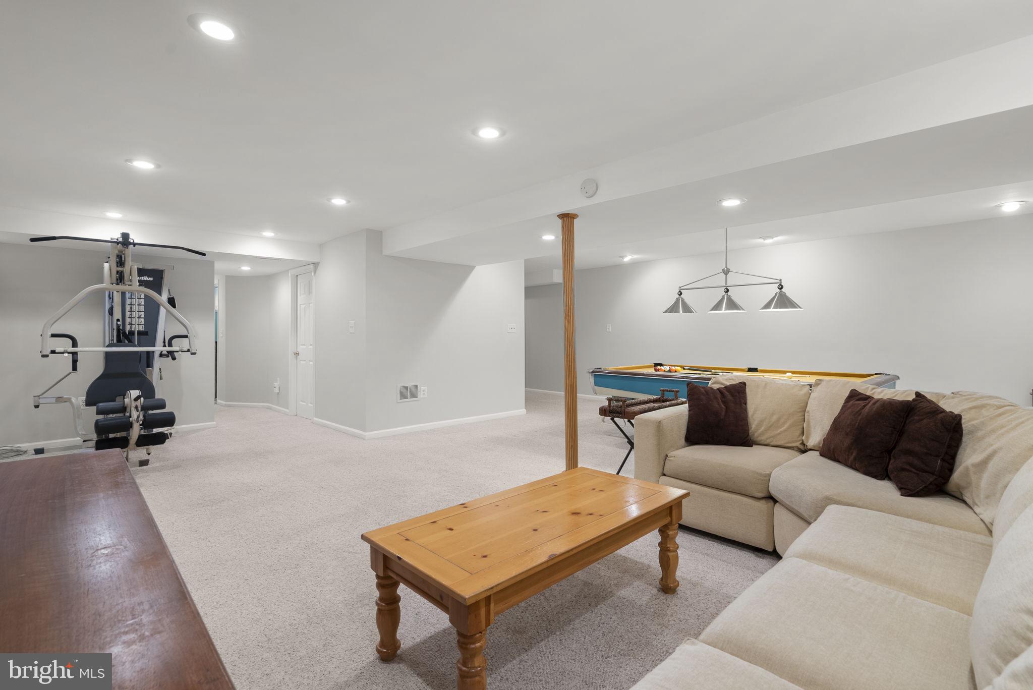 WILLIAMSBURG VILLAGE - Residential
