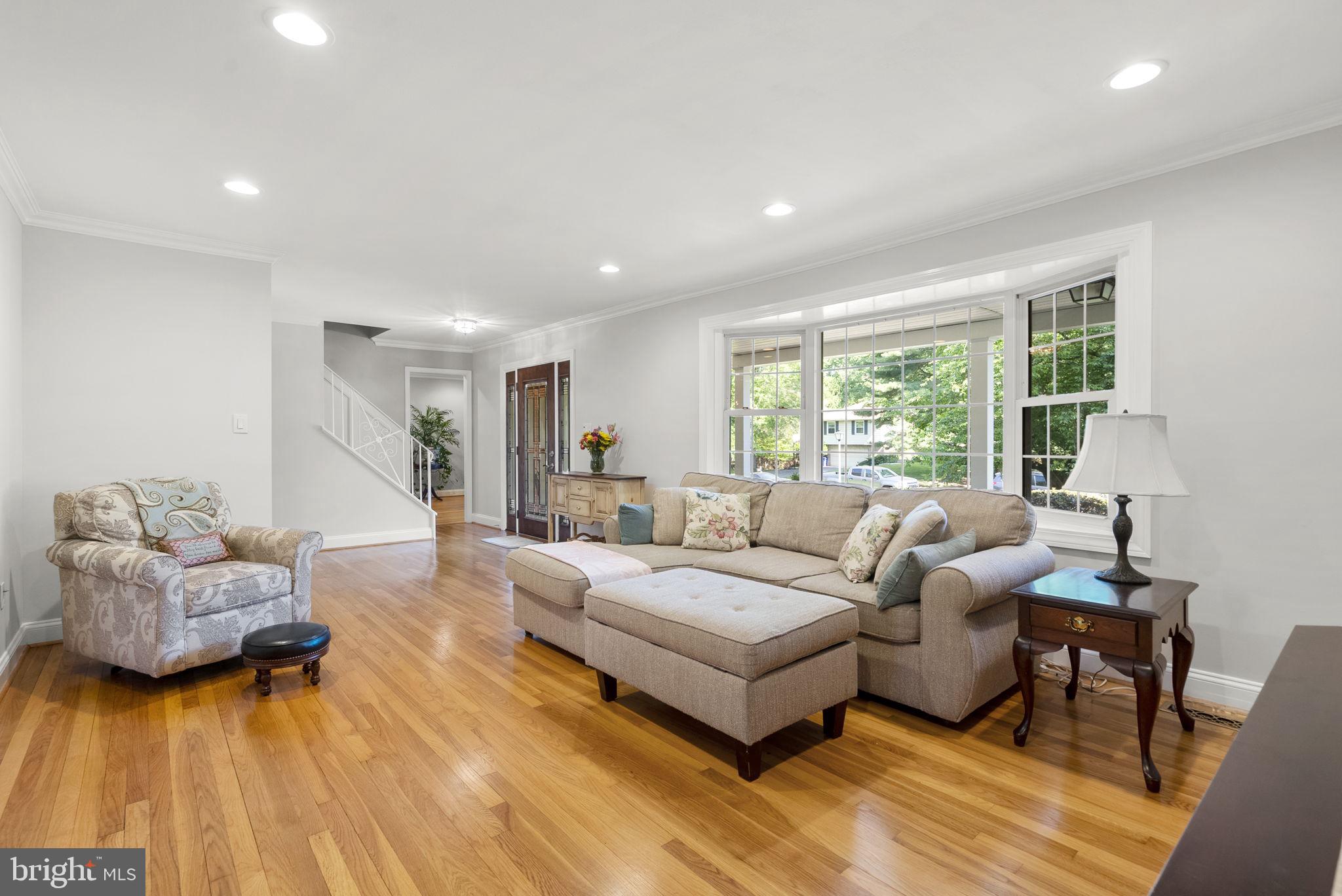 WILLIAMSBURG VILLAGE - Residential