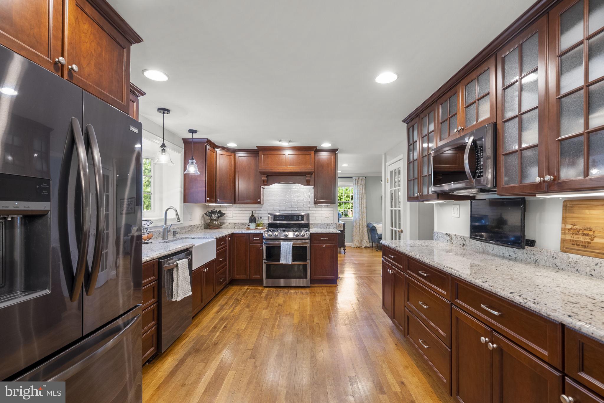 WILLIAMSBURG VILLAGE - Residential