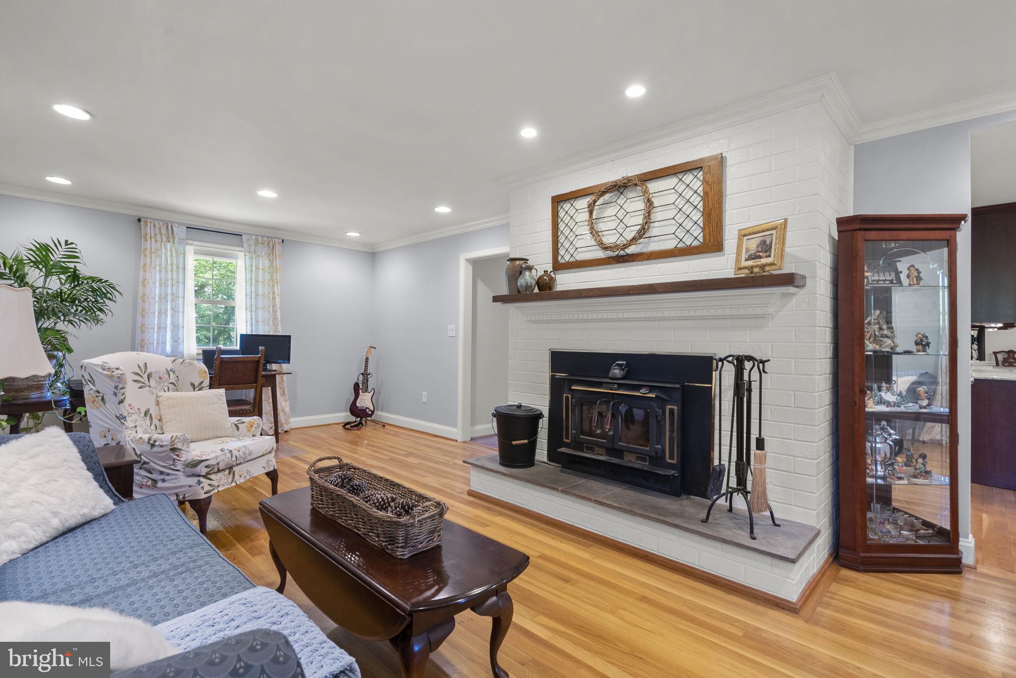 WILLIAMSBURG VILLAGE - Residential