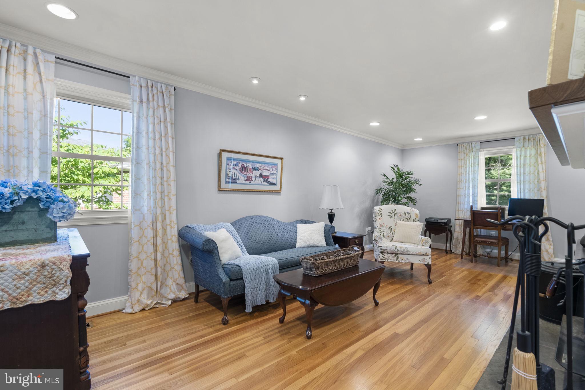 WILLIAMSBURG VILLAGE - Residential