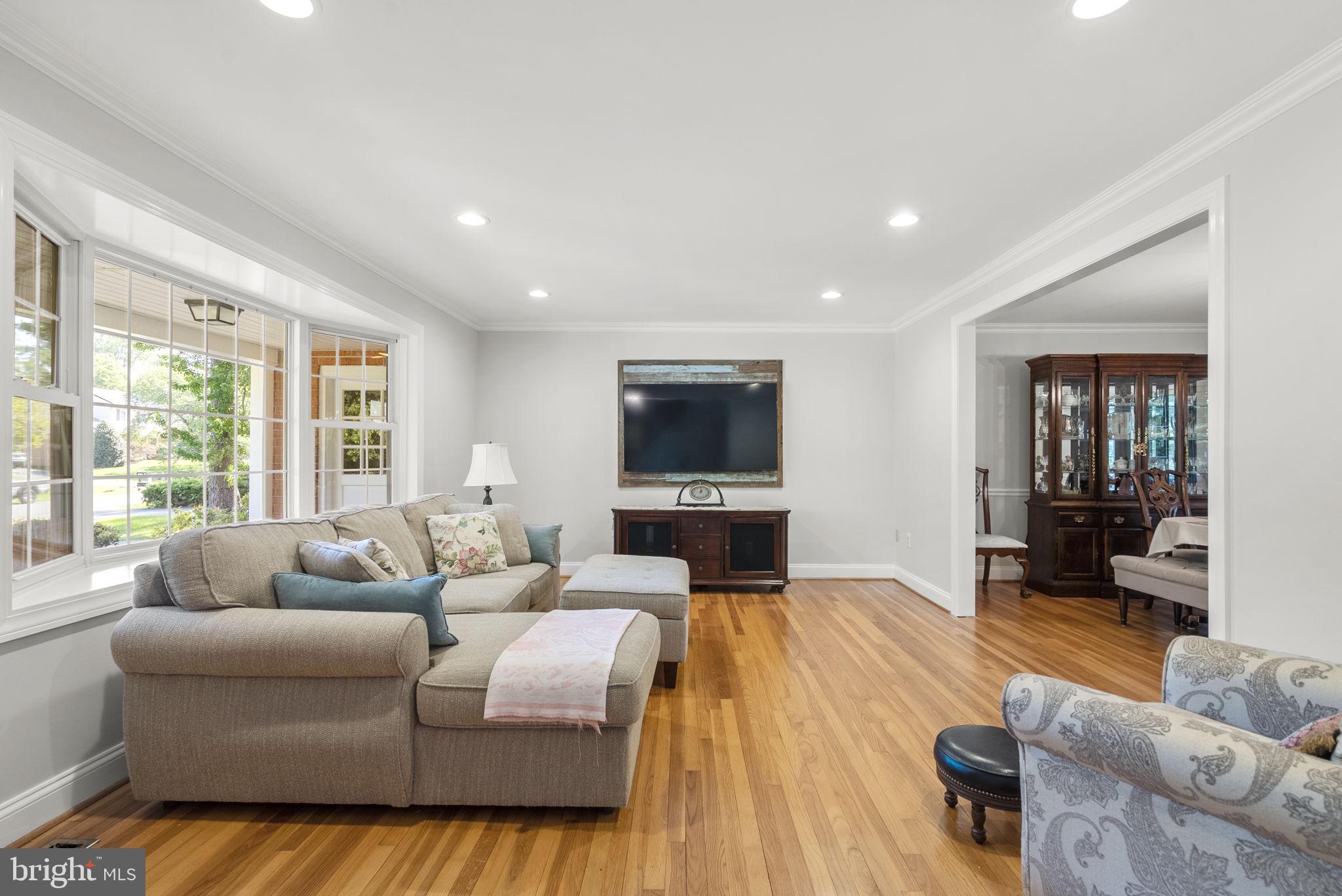 WILLIAMSBURG VILLAGE - Residential