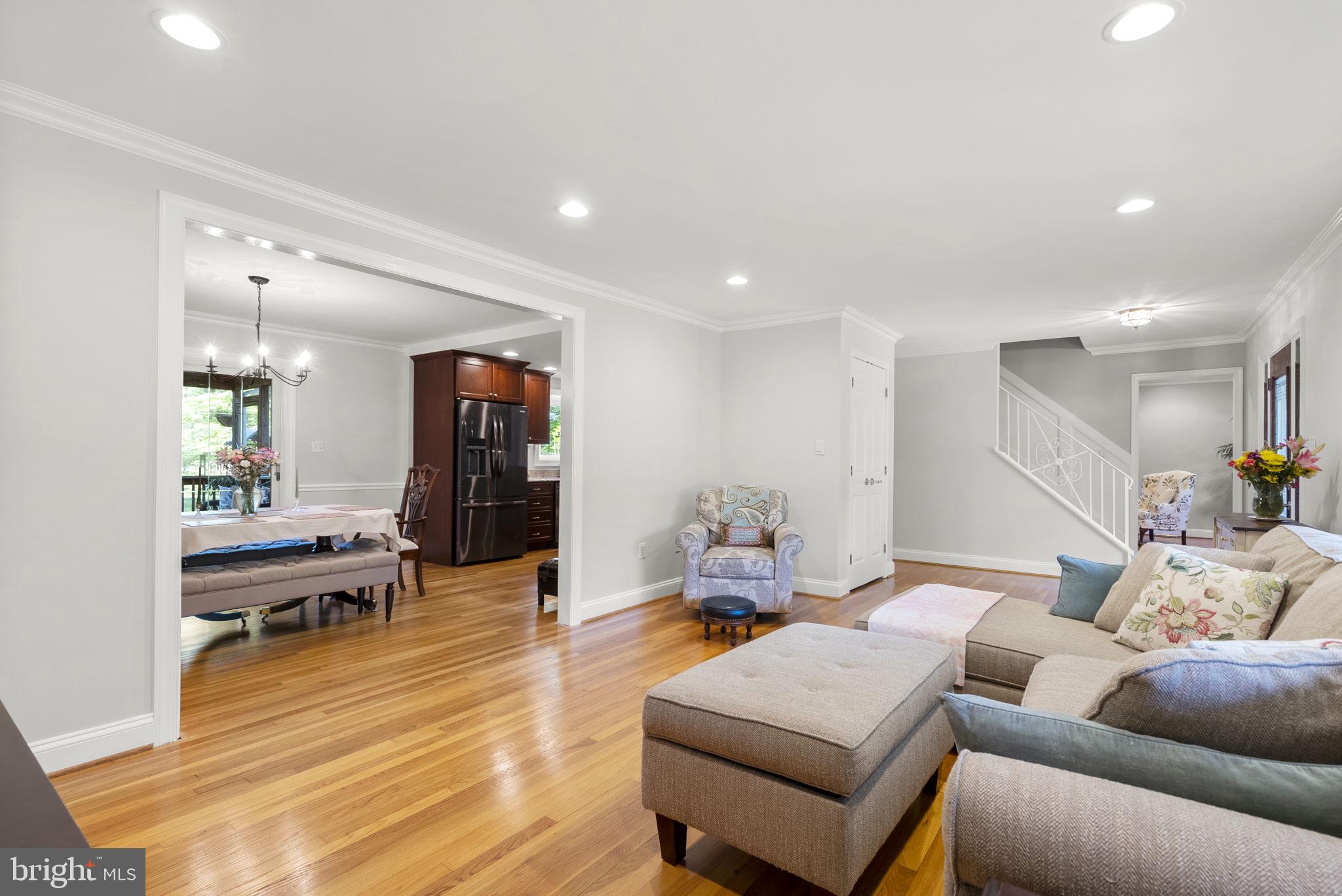 WILLIAMSBURG VILLAGE - Residential