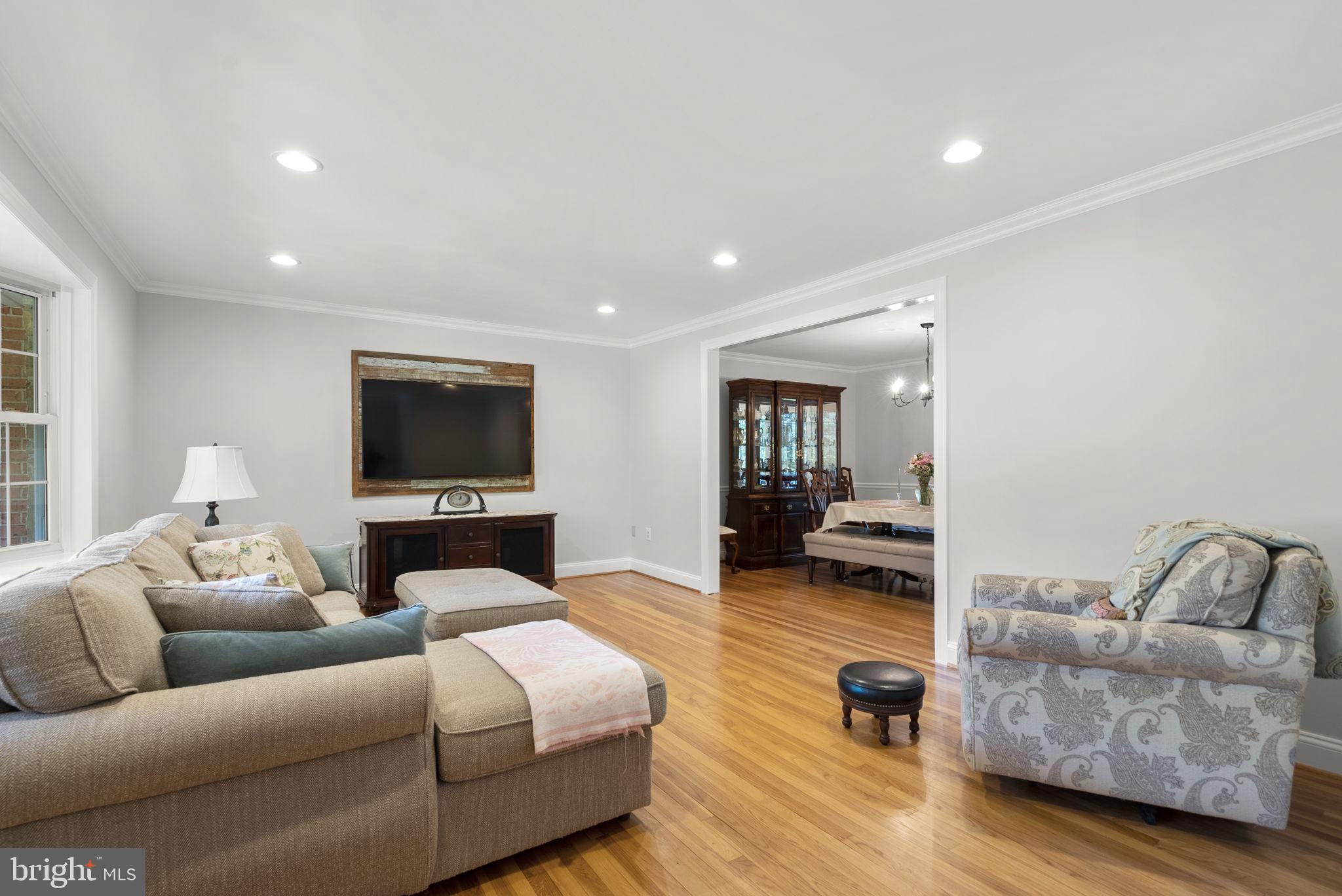 WILLIAMSBURG VILLAGE - Residential