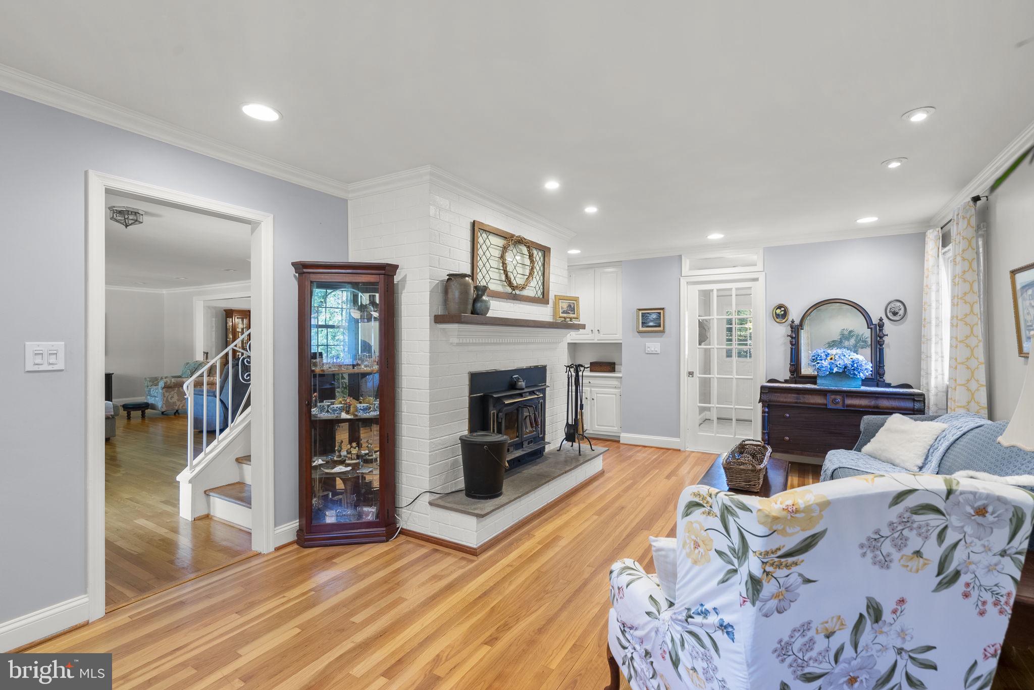WILLIAMSBURG VILLAGE - Residential