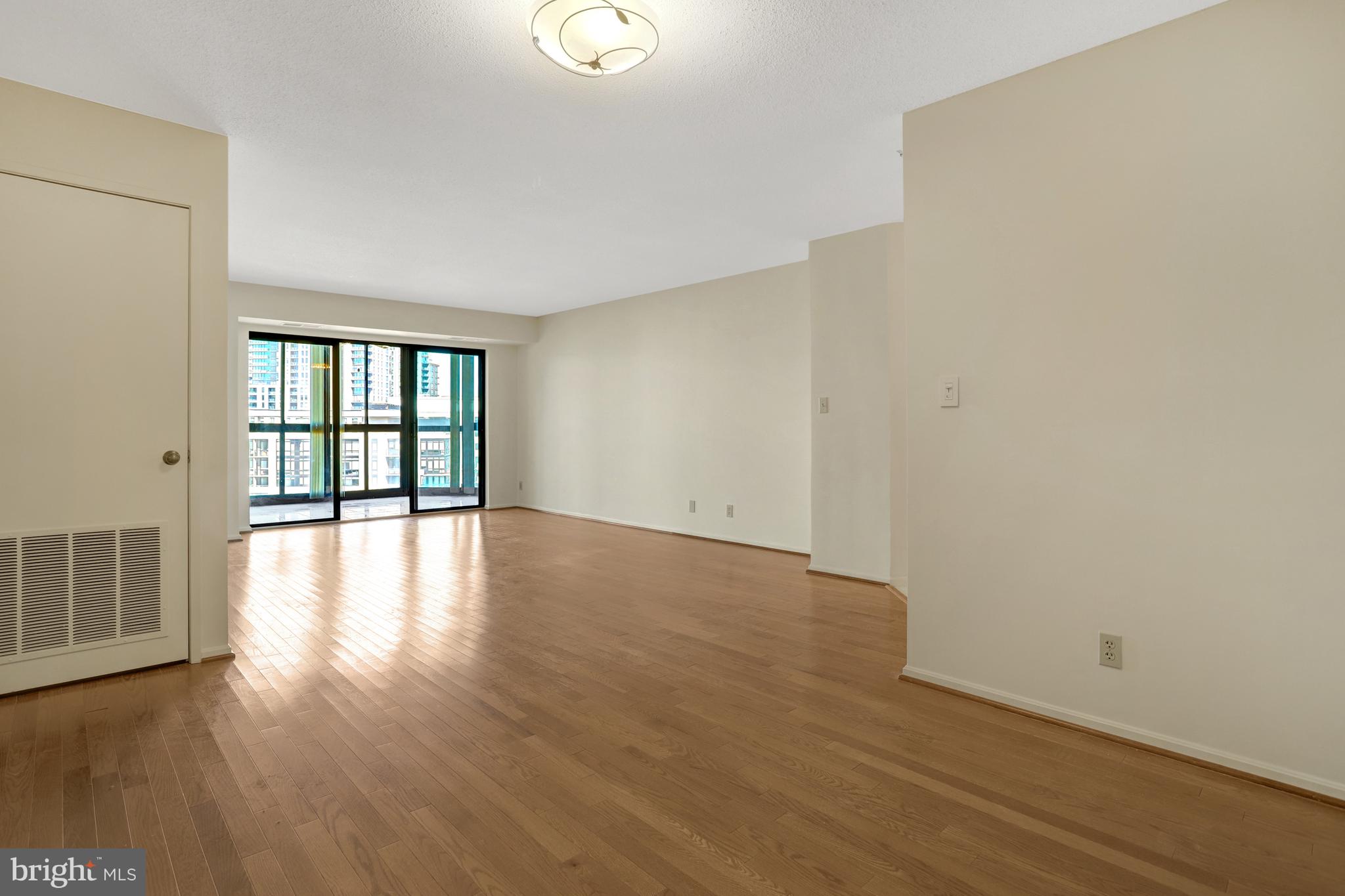 1600 N OAK STREET 1717