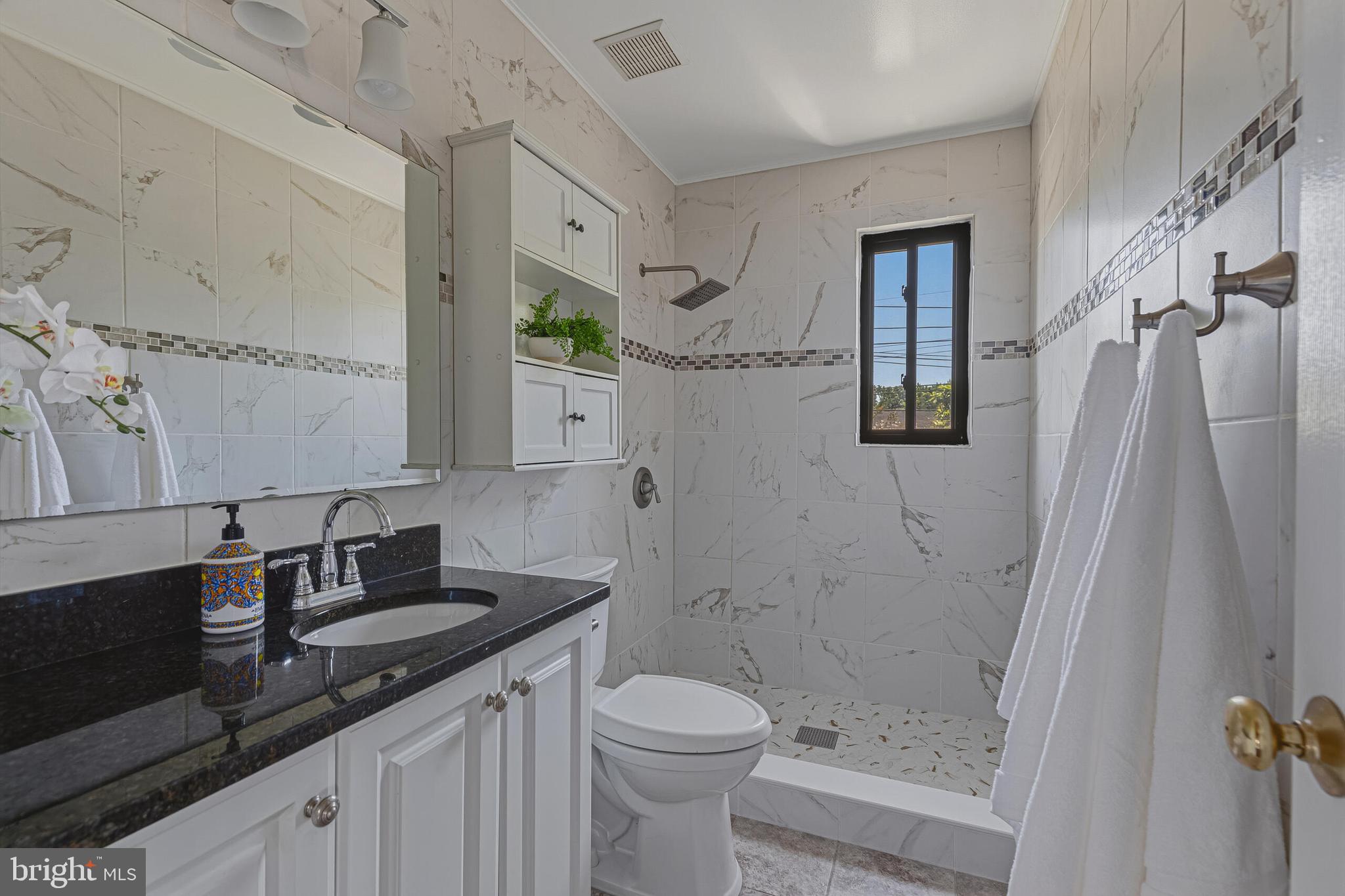 LYNBROOK - Residential