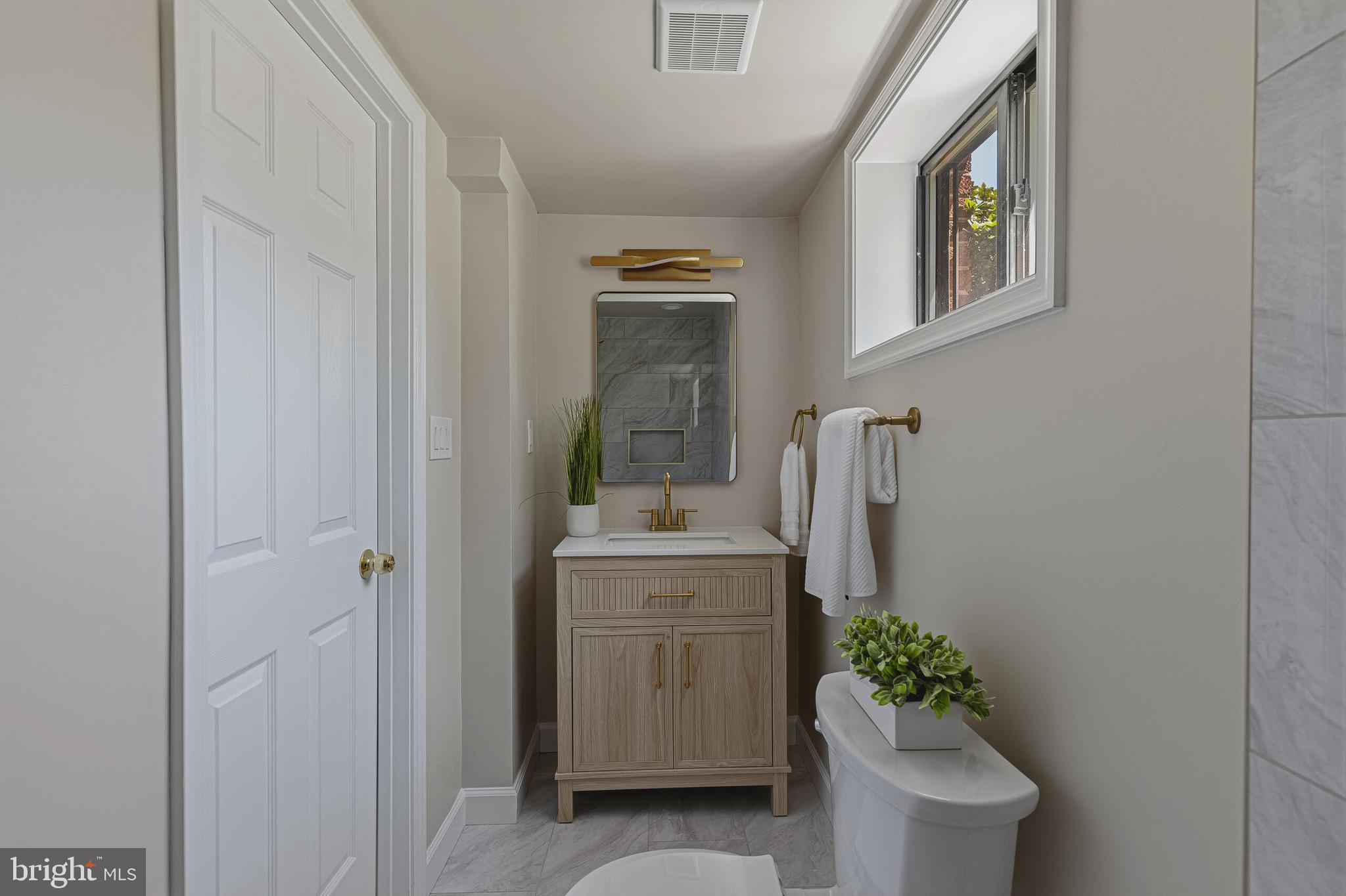 LYNBROOK - Residential