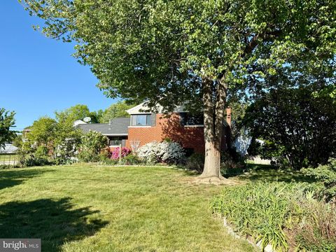 Photo of 5917 Flanders Street, SPRINGFIELD, VA 22150 (MLS # VAFX2301970)