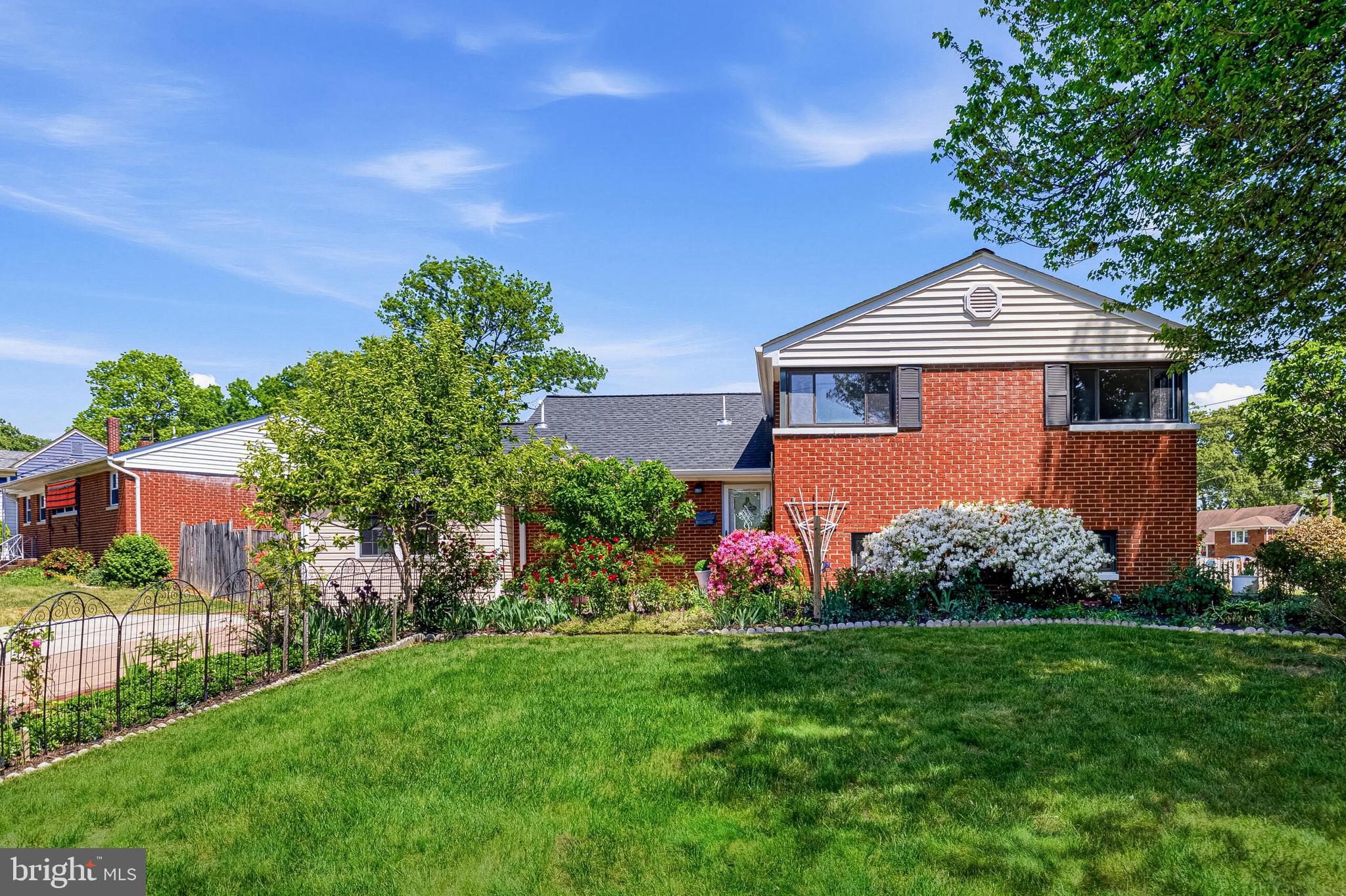 LYNBROOK - Residential