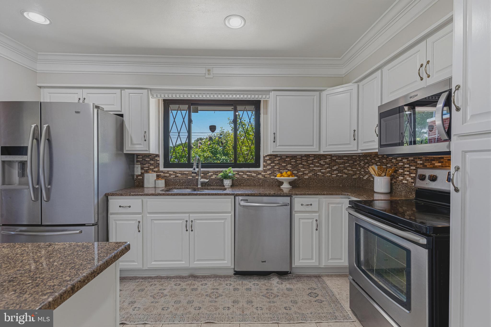 LYNBROOK - Residential