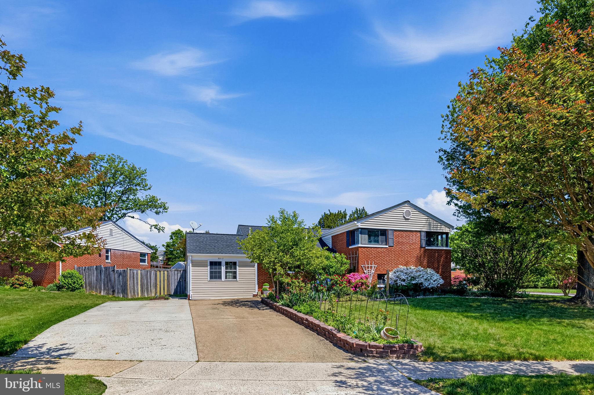 LYNBROOK - Residential