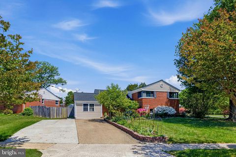 Photo of 5917 Flanders Street, SPRINGFIELD, VA 22150 (MLS # VAFX2301970)
