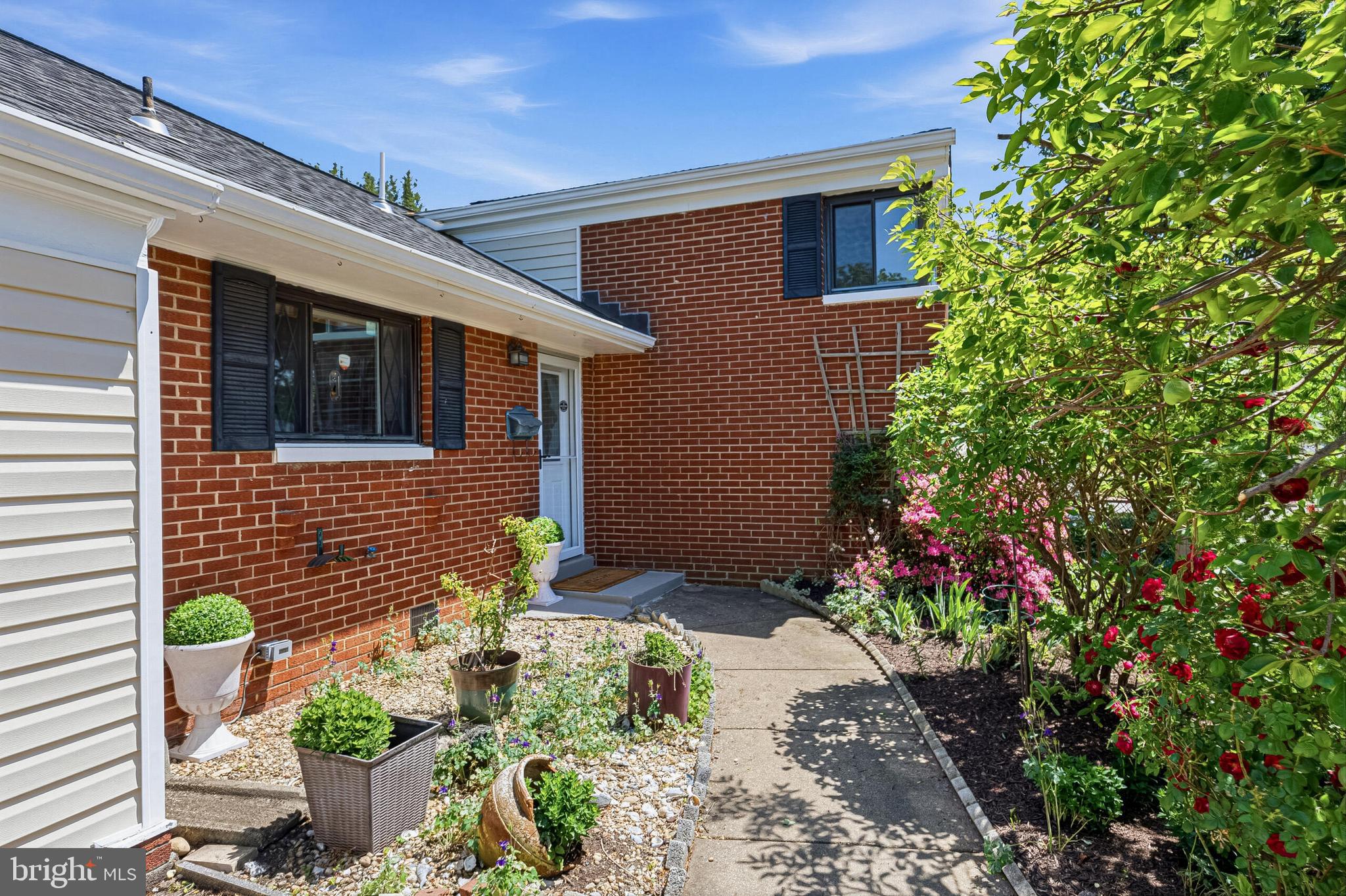LYNBROOK - Residential