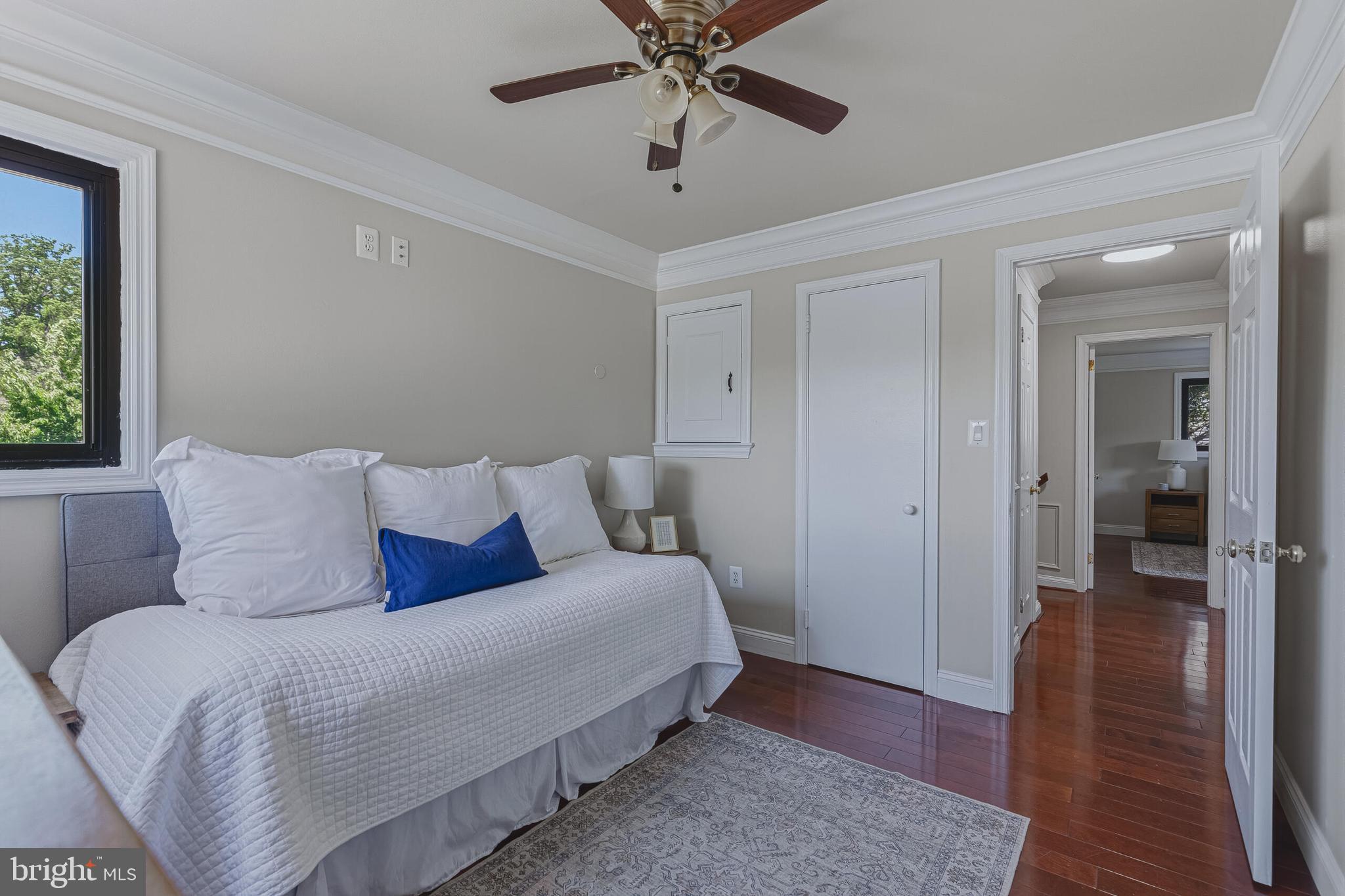 LYNBROOK - Residential