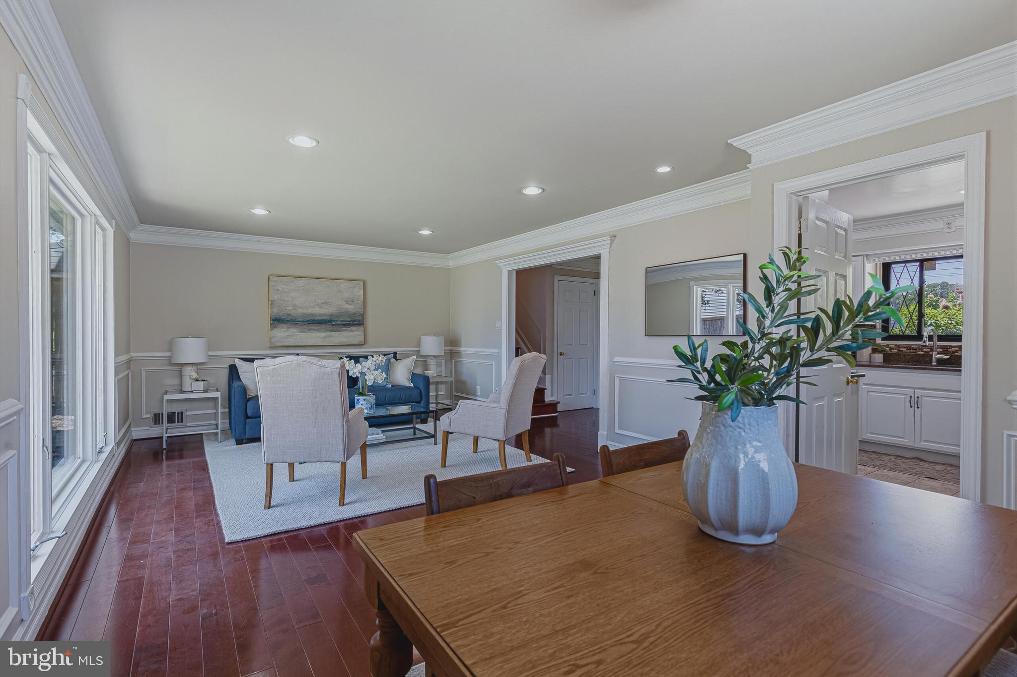 LYNBROOK - Residential
