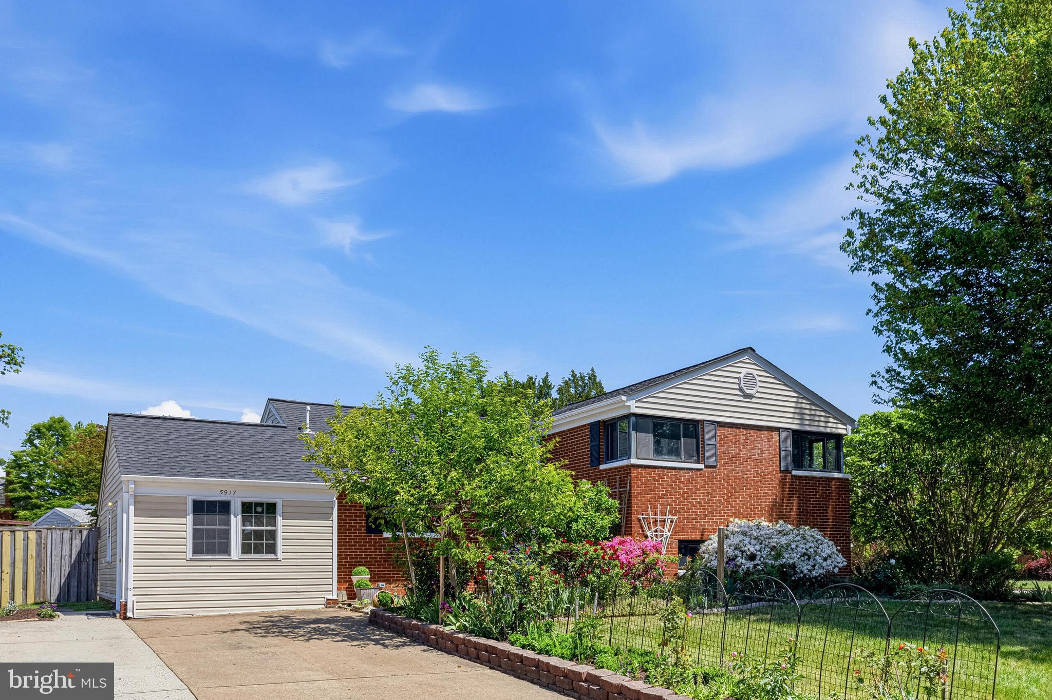 LYNBROOK - Residential
