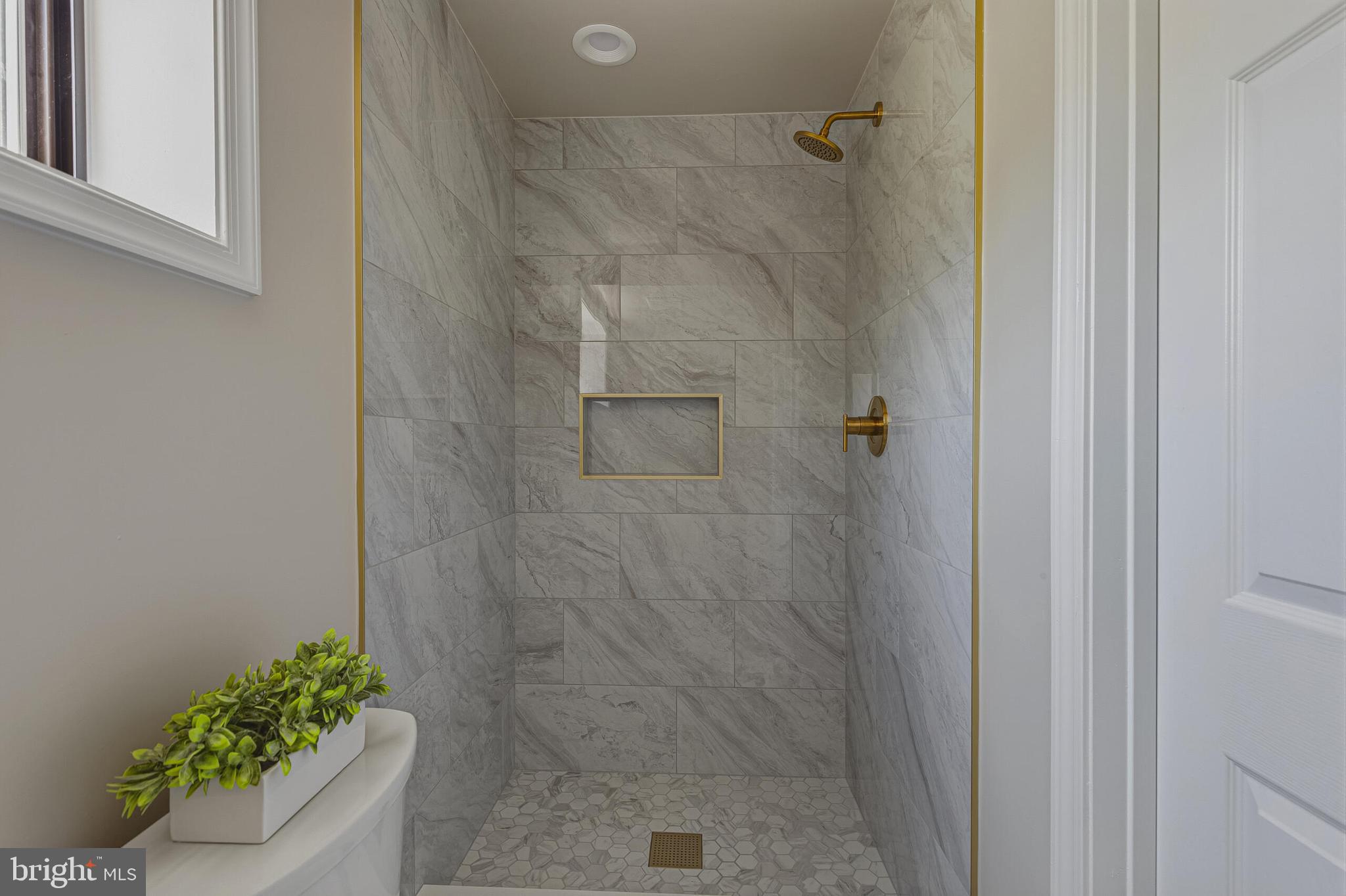 LYNBROOK - Residential
