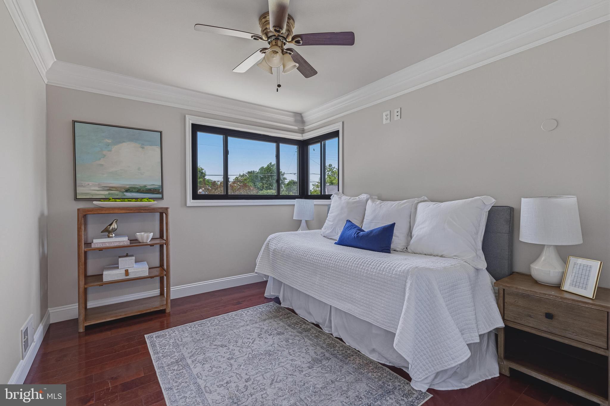 LYNBROOK - Residential